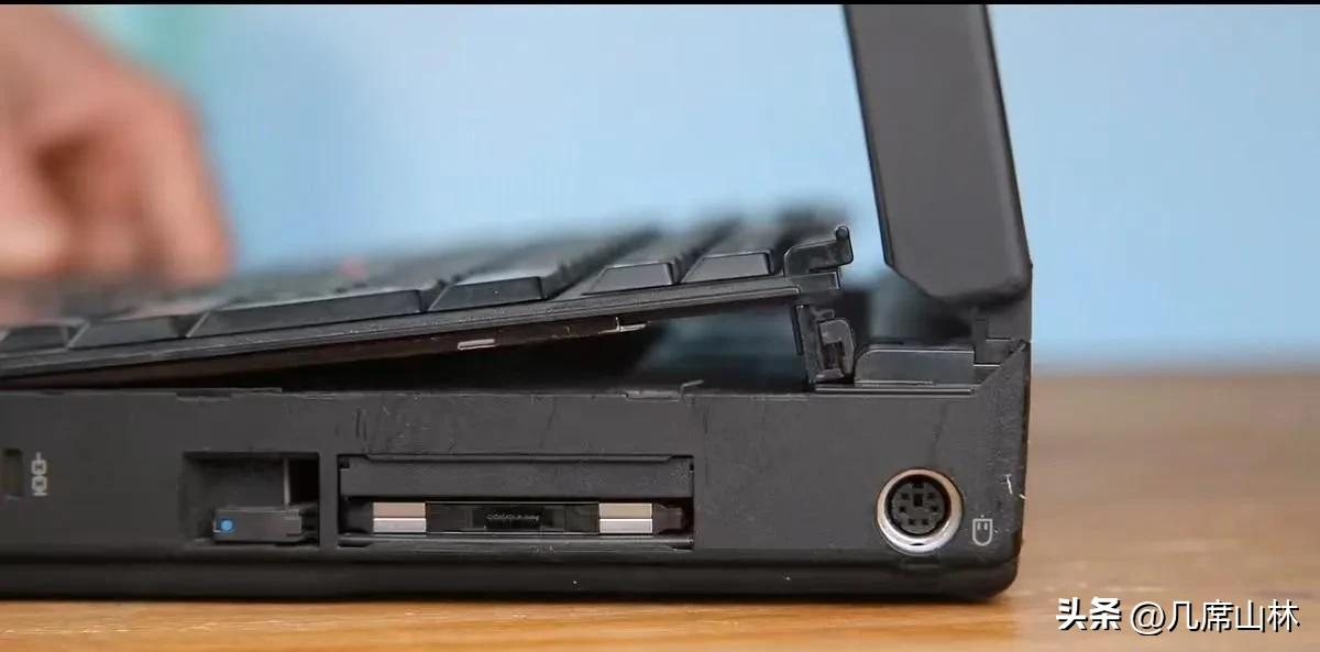 IBM ThinkPad 550BJ_ibm笔记本哪个系列好_ThinkPad 701C蝴蝶机