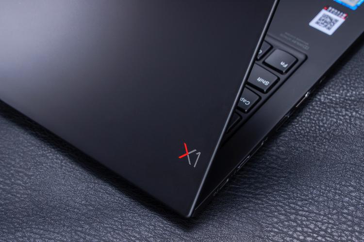 ThinkPad X1 Carbon 2019 4K屏幕 商用轻薄笔记本 碳纤维材质_ThinkPad X240 经典商务笔记本 巧克力键盘 12.5英寸IPS屏_ibm笔记本哪个系列好