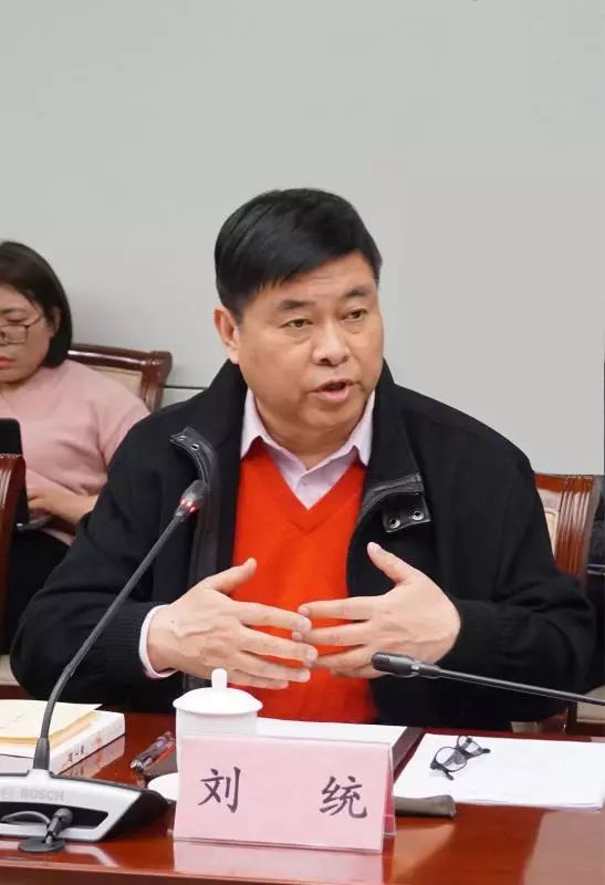 战上海 决胜股市未来三十年_战上海出版座谈会_战上海对年轻一代读者的意义