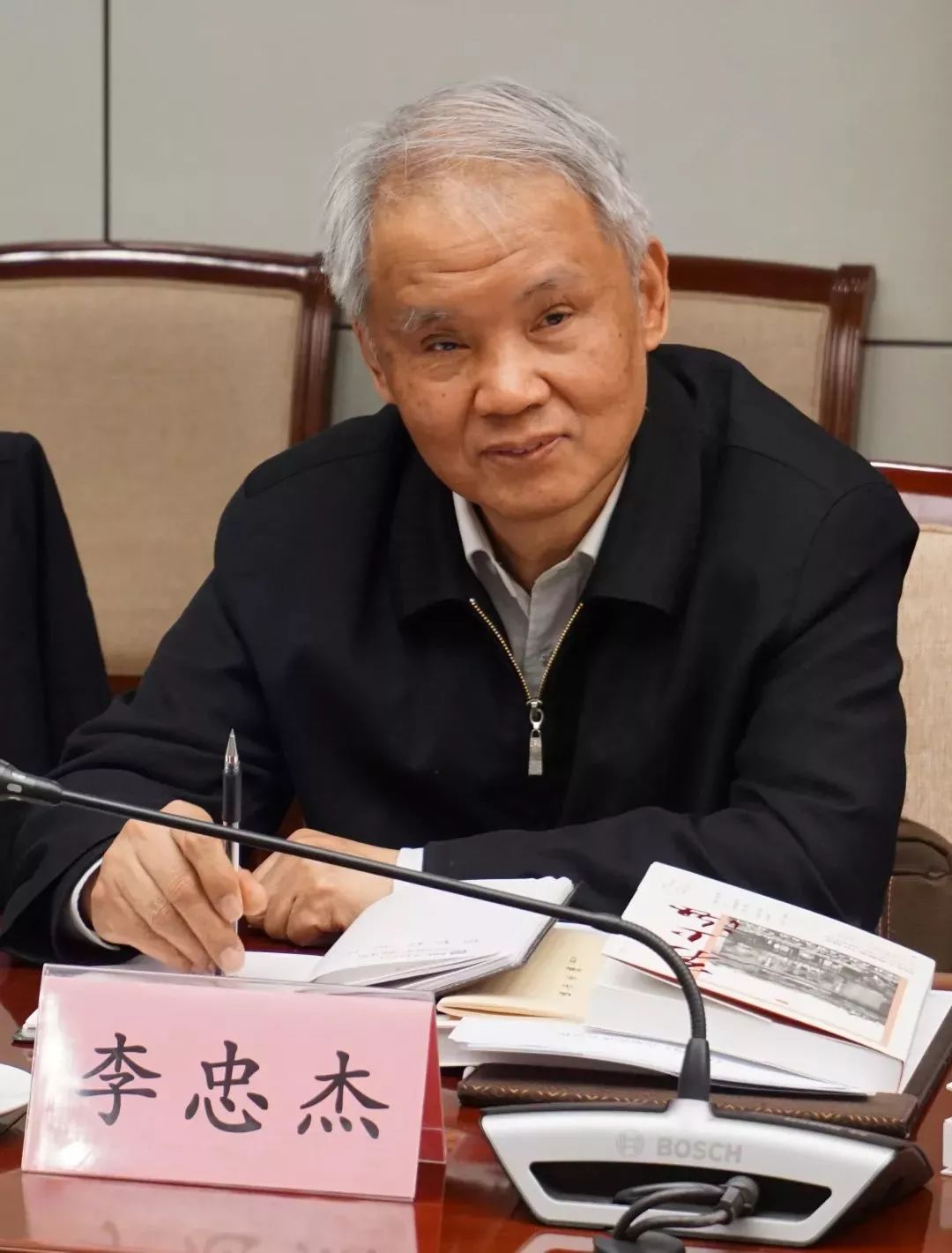 战上海出版座谈会_战上海对年轻一代读者的意义_战上海 决胜股市未来三十年