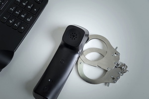 三包期内符合换货条件的，消费者要求退货怎么办？