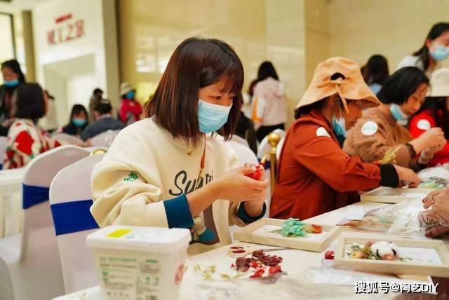 做什么手工简单赚钱_手工爱好者变现方式_私人订制手工