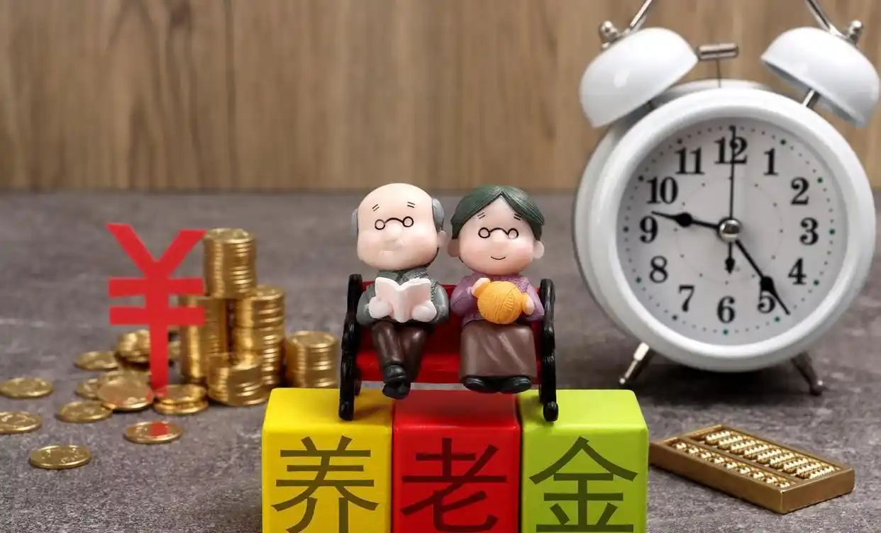 2026企业退休人员涨工资最新消息_养老金提低控高_工龄挂钩养老金调整